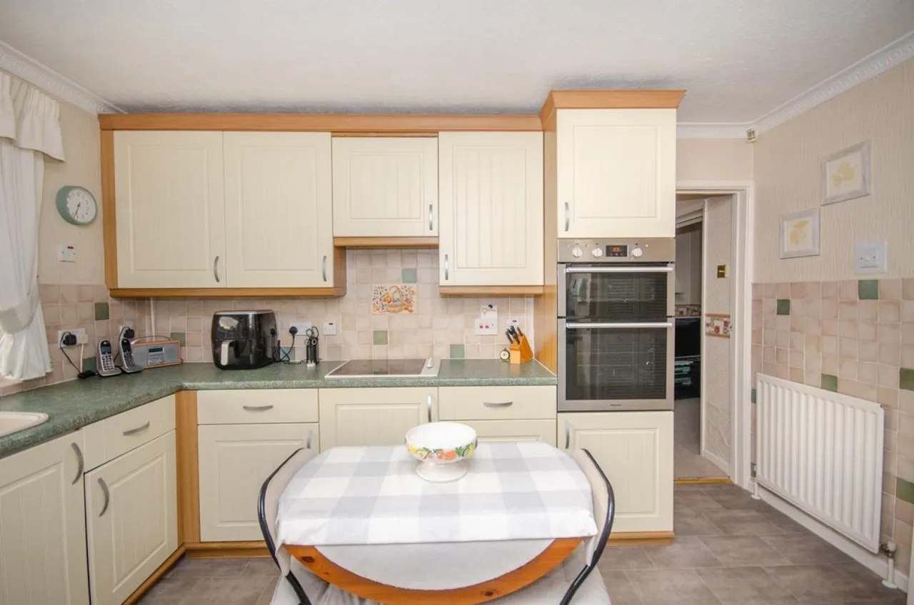 Sutherland Avenue, Downend, BS16, photo 9