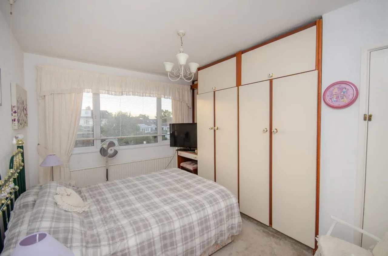 Sutherland Avenue, Downend, BS16, photo 13