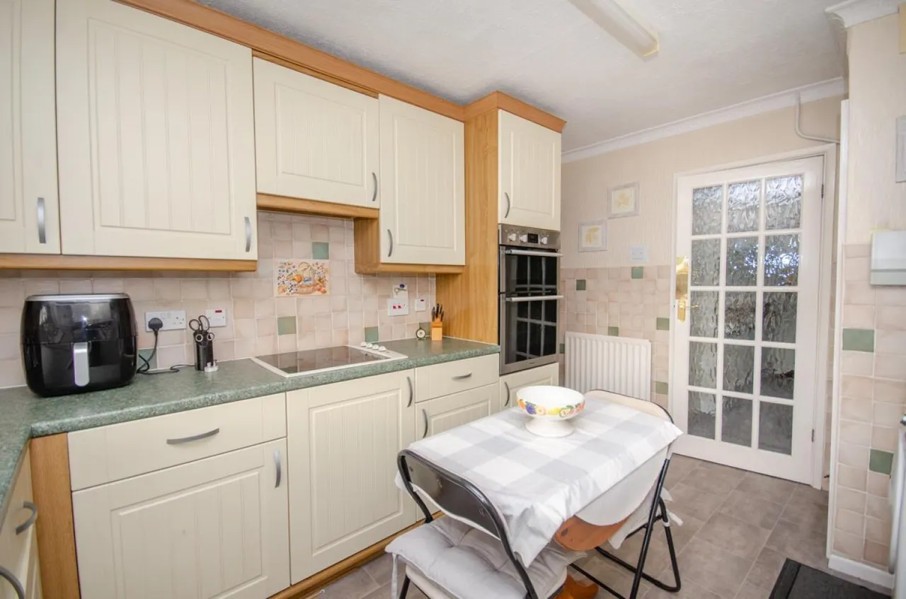 Sutherland Avenue, Downend, BS16, photo 8
