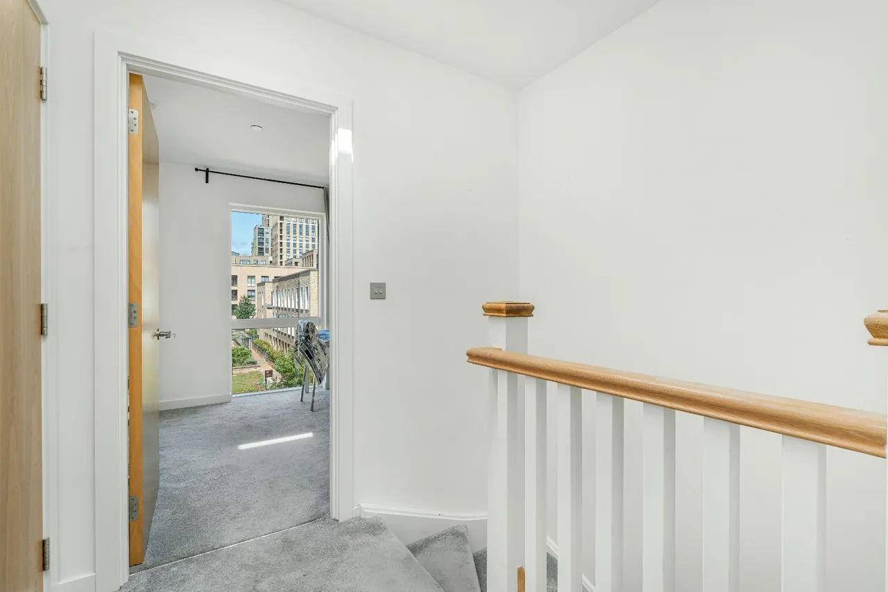 Colindale Gardens, London, NW9, photo 15