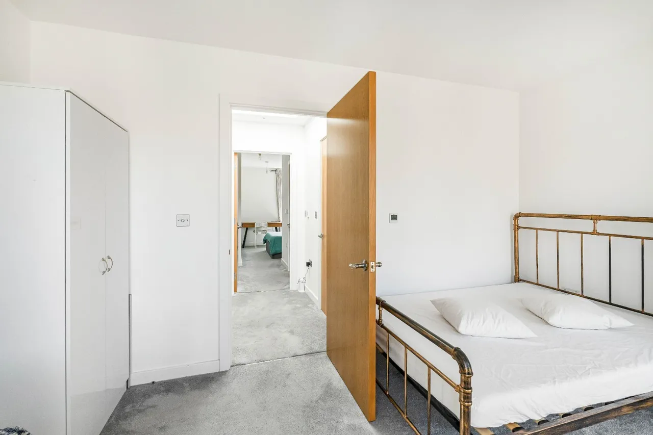 Colindale Gardens, London, NW9, photo 11