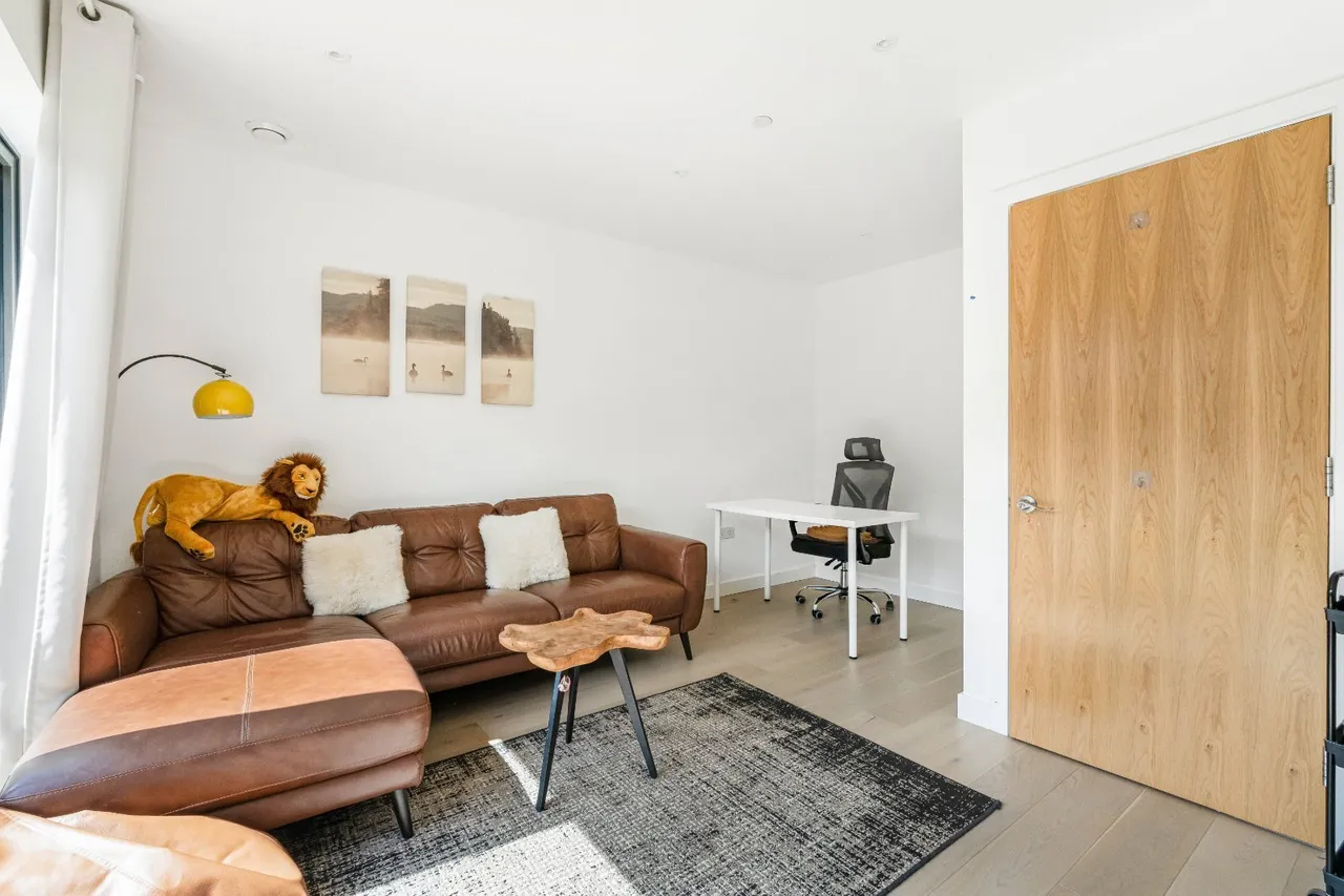 Colindale Gardens, London, NW9, photo 4