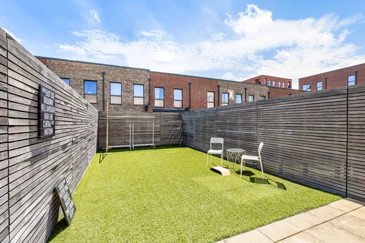3 bed house for sale, Colindale Gardens, London, NW9