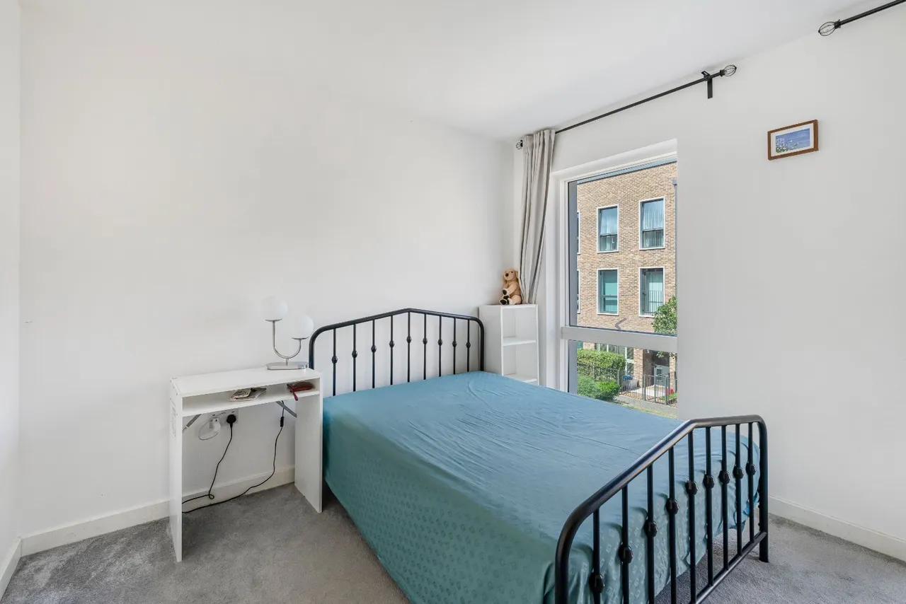 Colindale Gardens, London, NW9, photo 28