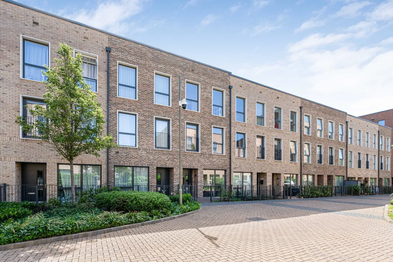 Colindale Gardens, London, NW9, photo 7