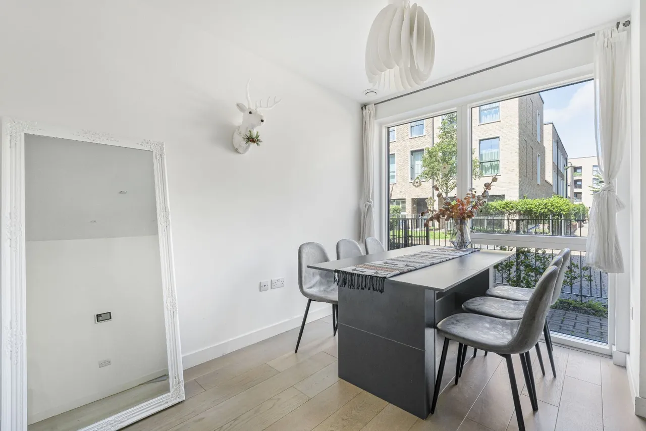 Colindale Gardens, London, NW9, photo 21