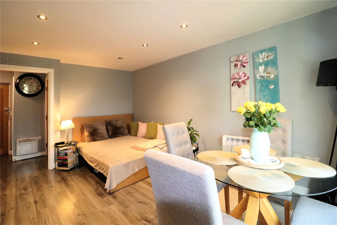 Victoria Way, Woking, GU21, photo 4