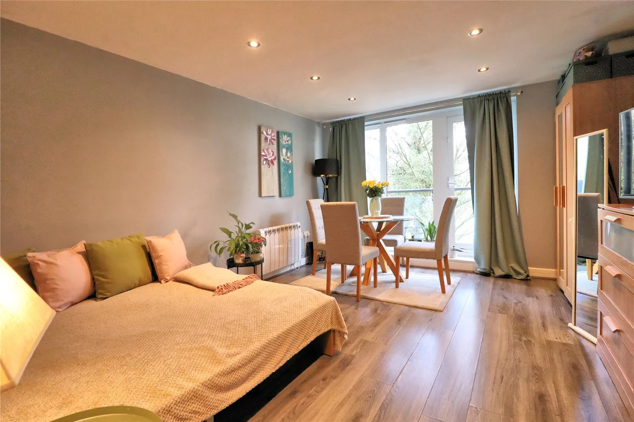 Victoria Way, Woking, GU21, photo 3