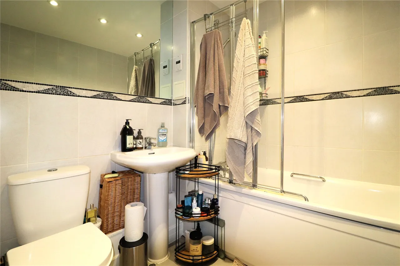 Victoria Way, Woking, GU21, photo 9