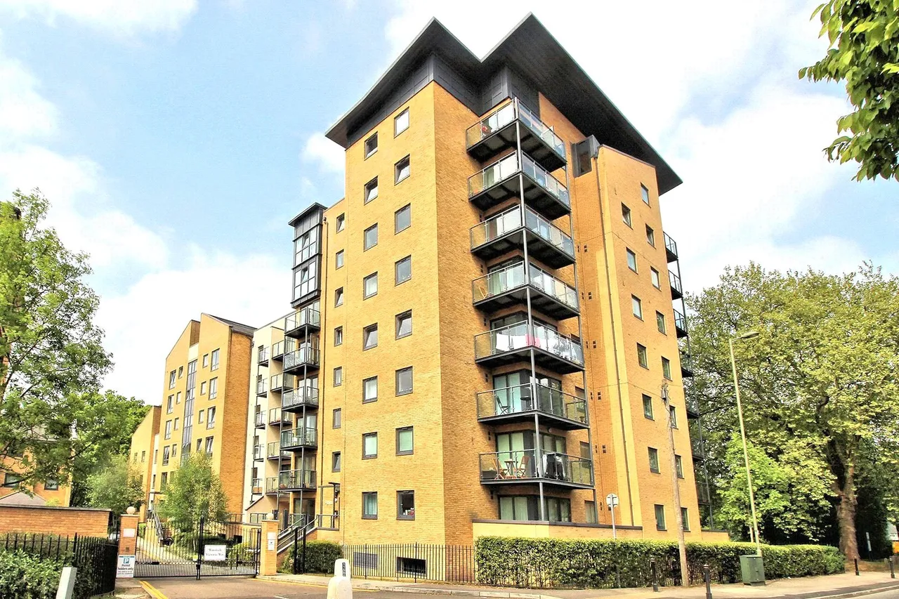 1 bed flat for sale, Victoria Way, Woking, GU21