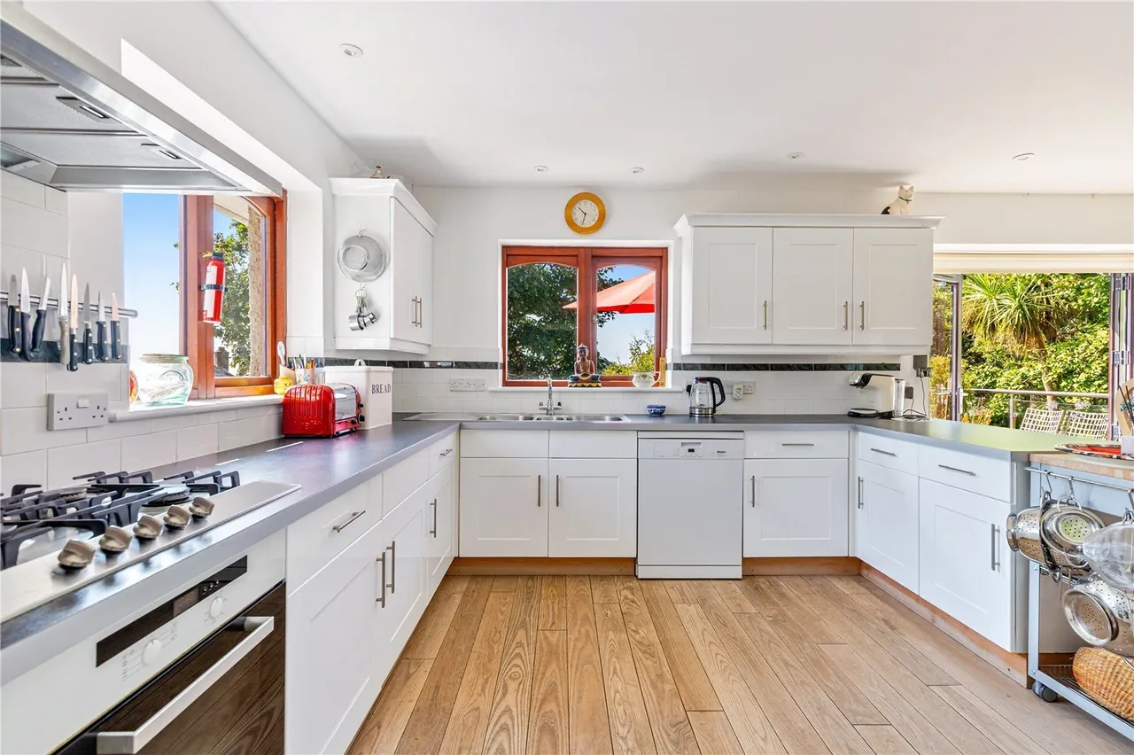 Cinders Lane, Stoke Fleming, TQ6, photo 4