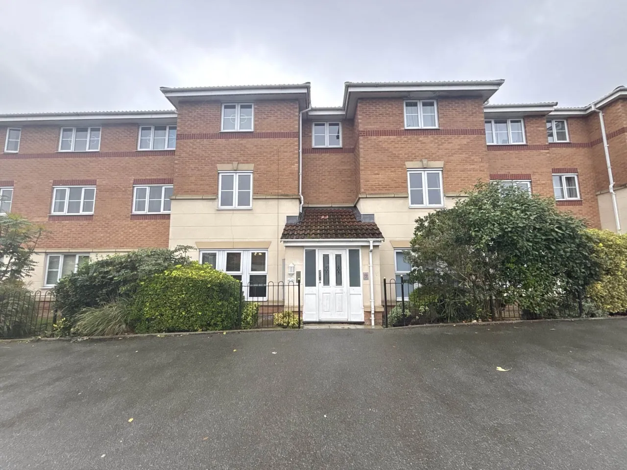 2 bed flat to rent, Newton Road, Parr
