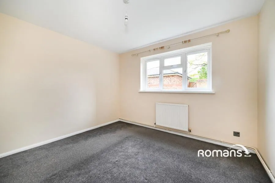 St. Andrews, Bracknell, RG12, photo 5