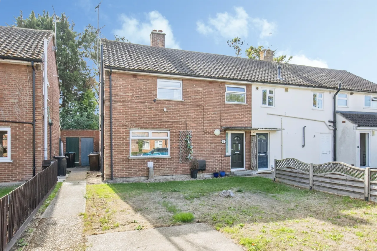 3 bed house for sale — Pebmarsh Close, Colchester