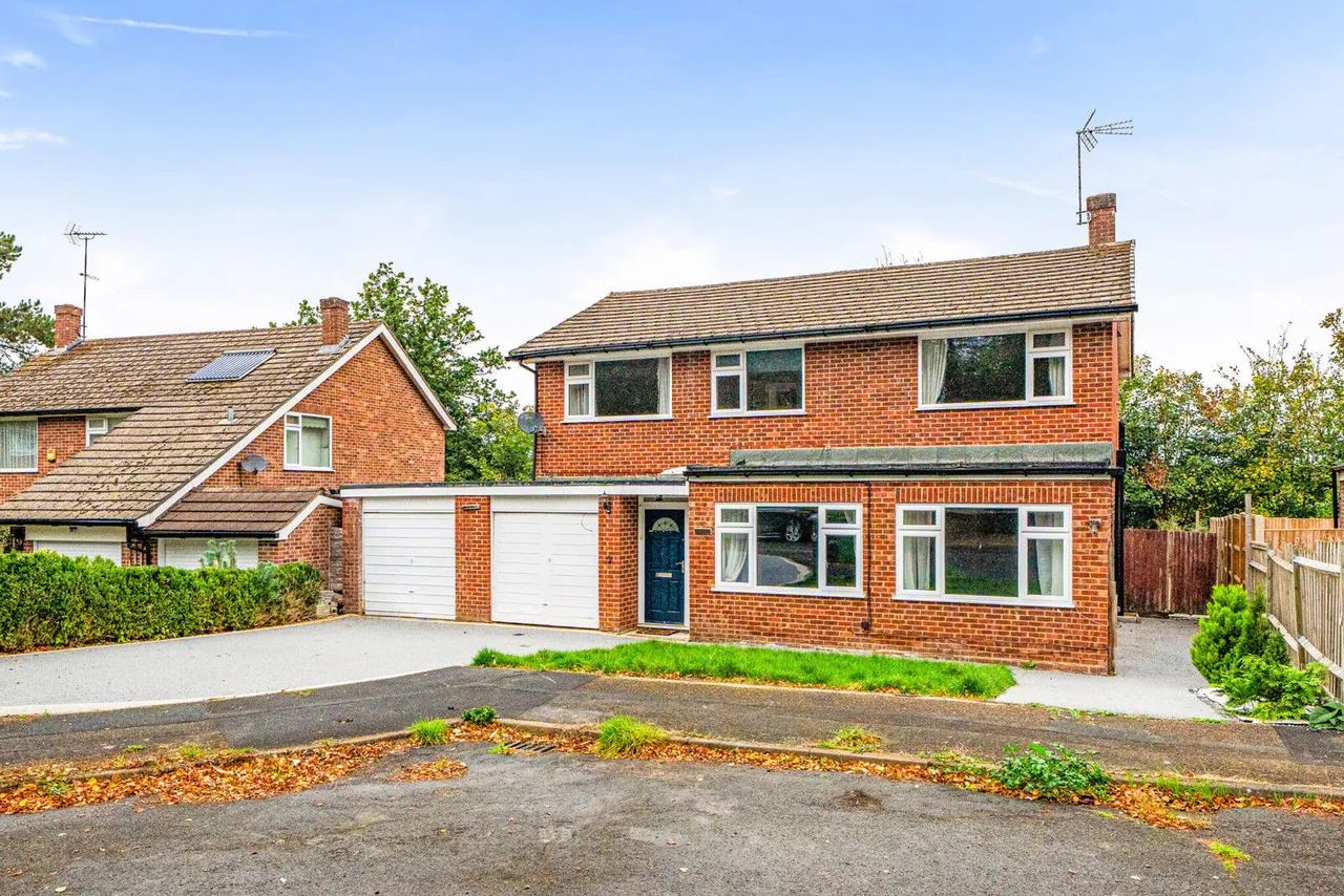 5 bed house to rent, Nursery Gardens, Purley on Thames, RG8