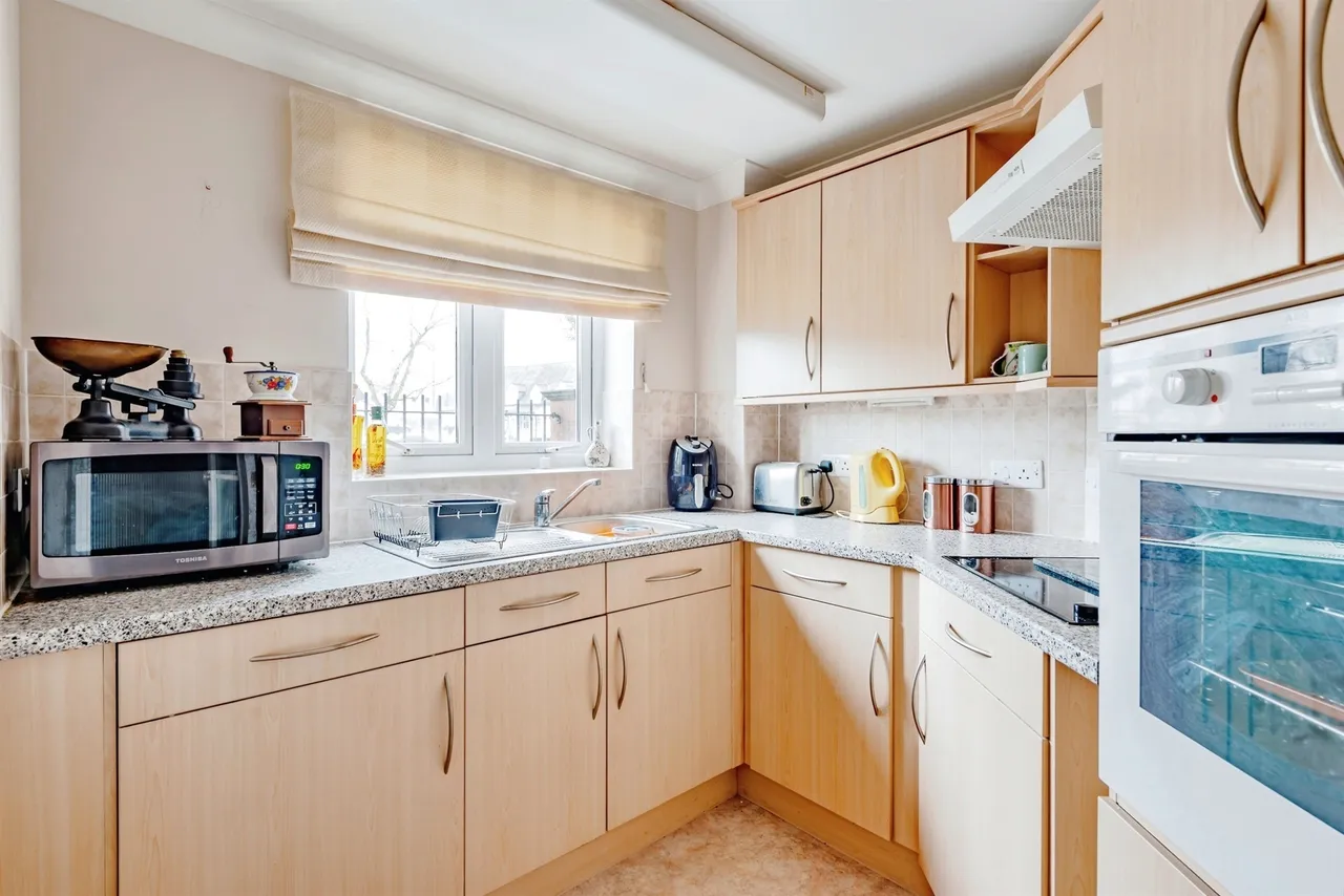 Linkfield Lane, Redhill, photo 2