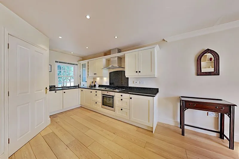East Street Bookham, Leatherhead KT23 4QU, photo 2