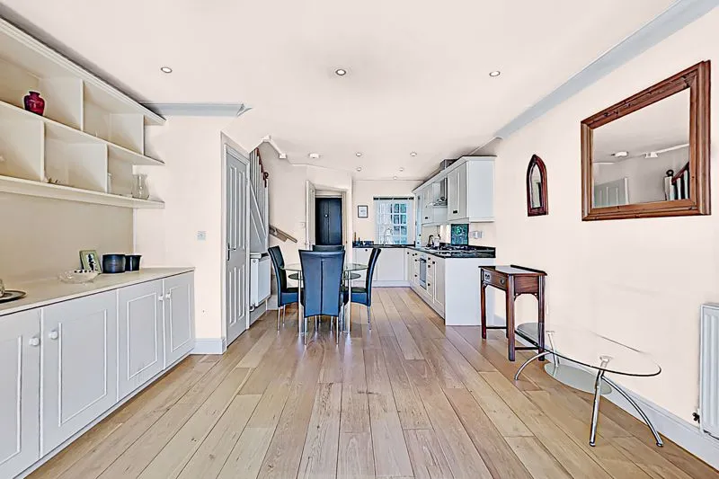 East Street Bookham, Leatherhead KT23 4QU, photo 6