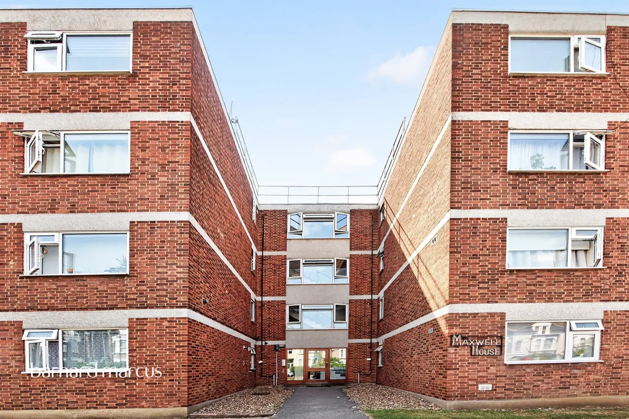 2 bed flat for sale — Palmerston Road, London