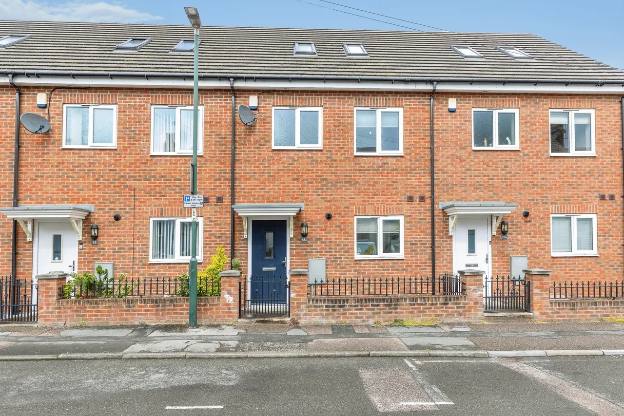 4 bed house for sale — Livingstone Road, Gillingham
