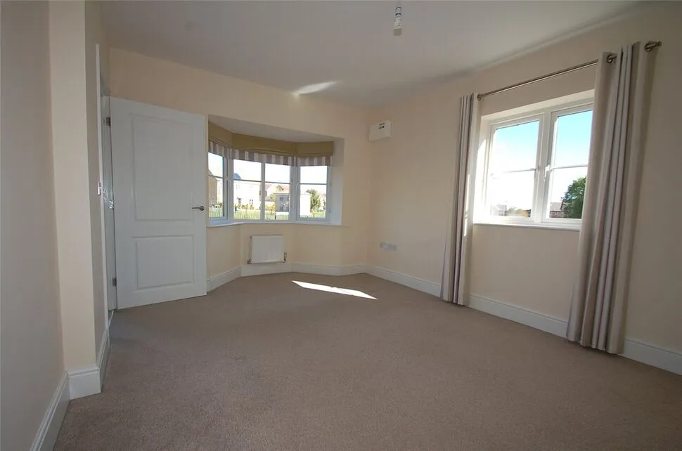 Hillfield Road, Oundle, PE8, photo 4