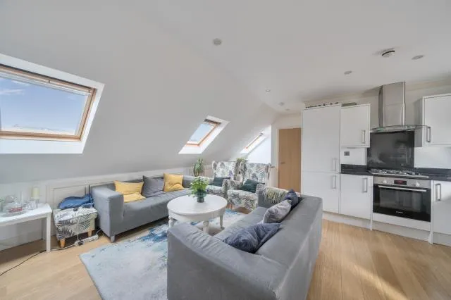 Kingsgate Avenue, London, N3, photo 4