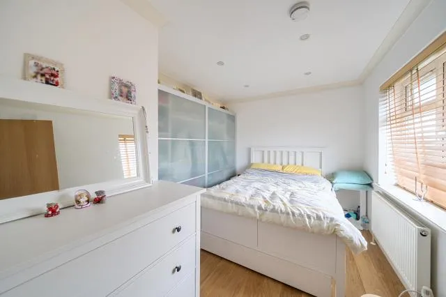 Kingsgate Avenue, London, N3, photo 6