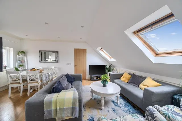 Kingsgate Avenue, London, N3, photo 2