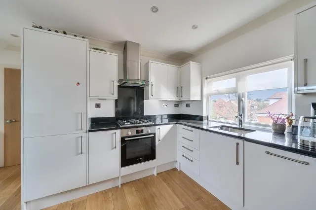 Kingsgate Avenue, London, N3, photo 5