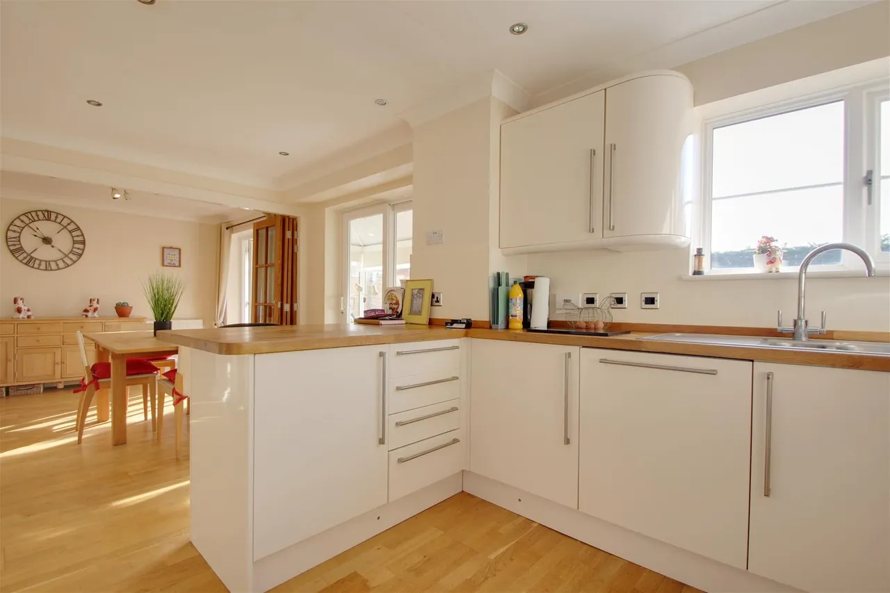 Glebeside Close, Worthing, photo 8