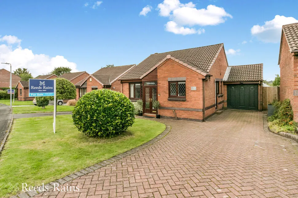 2 bed house for sale — Harvest Road, Tytherington, Cheshire, SK10