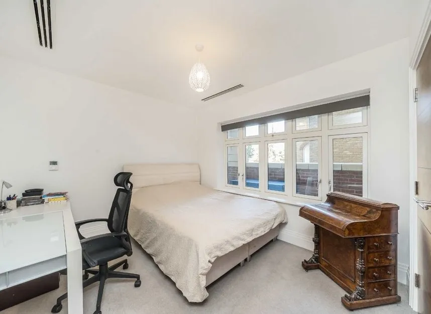 High Road, Finchley, N12, photo 3