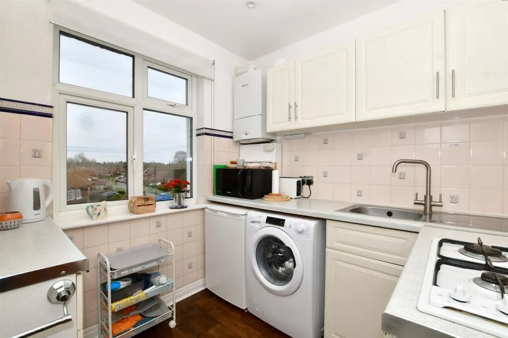 Cobham Road, Fetcham, KT22, photo 2