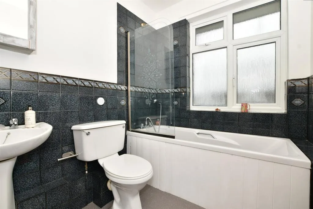 Cobham Road, Fetcham, KT22, photo 7