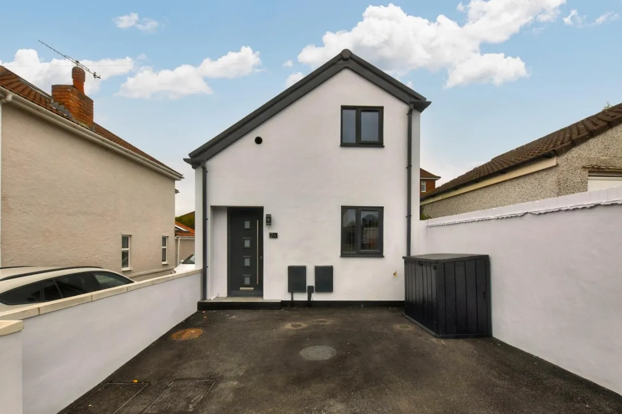 3 bed house for sale — Hengrove Avenue, Bristol