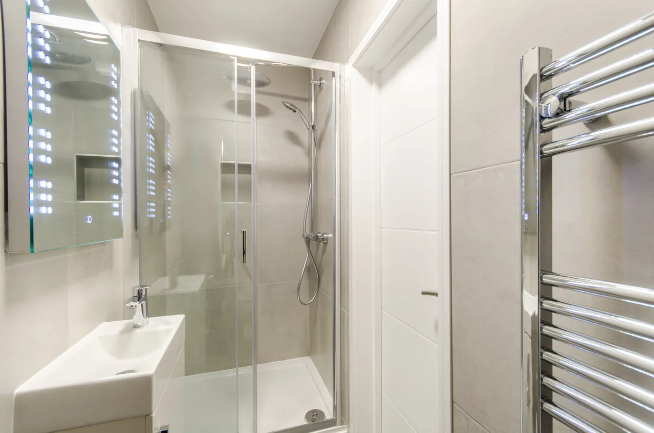 Basement Flat Front, 90a Finborough Road, London, photo 4