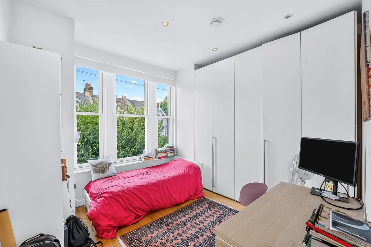 Lavenham Road, London, SW18, photo 5