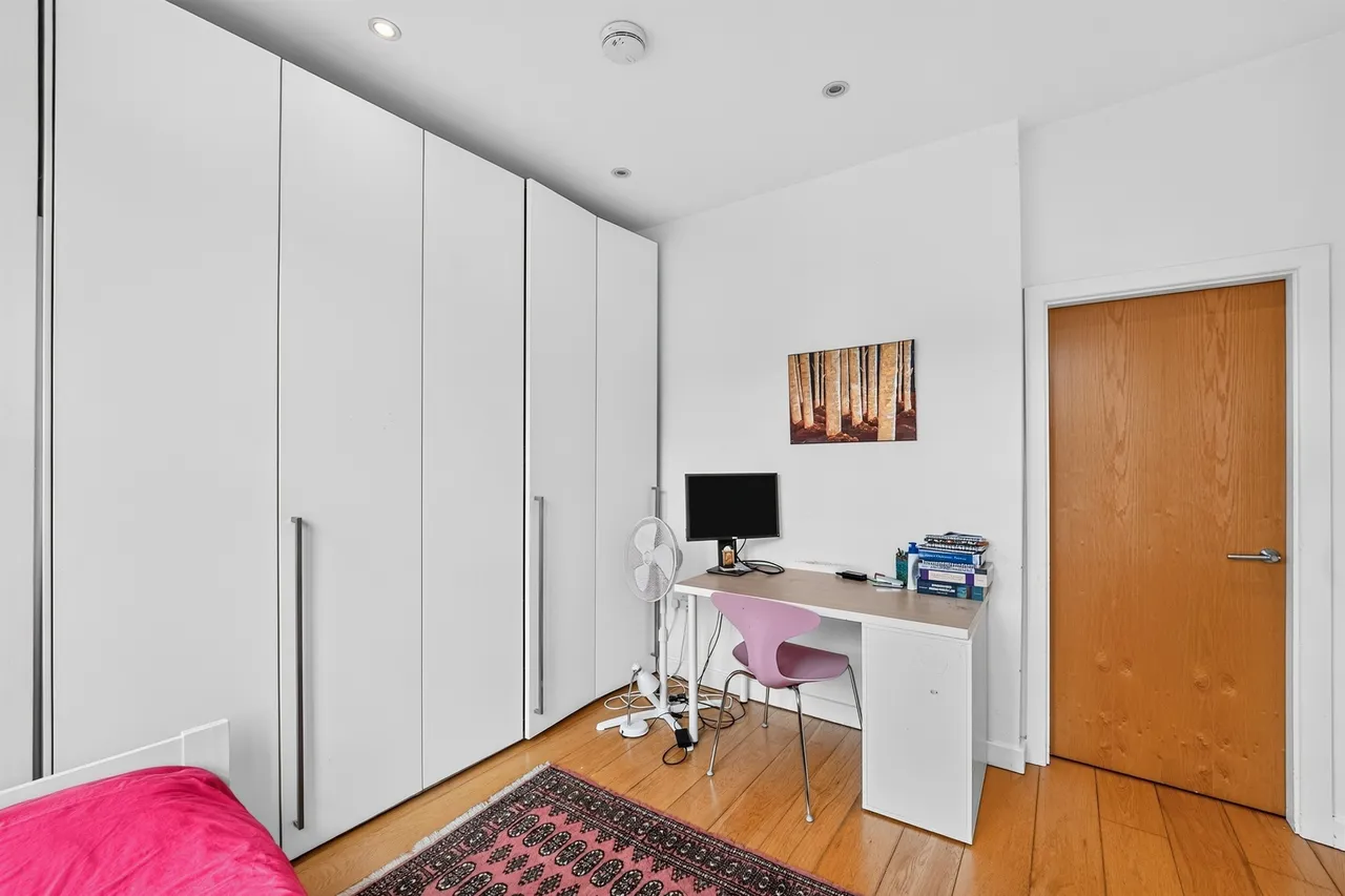 Lavenham Road, London, SW18, photo 10