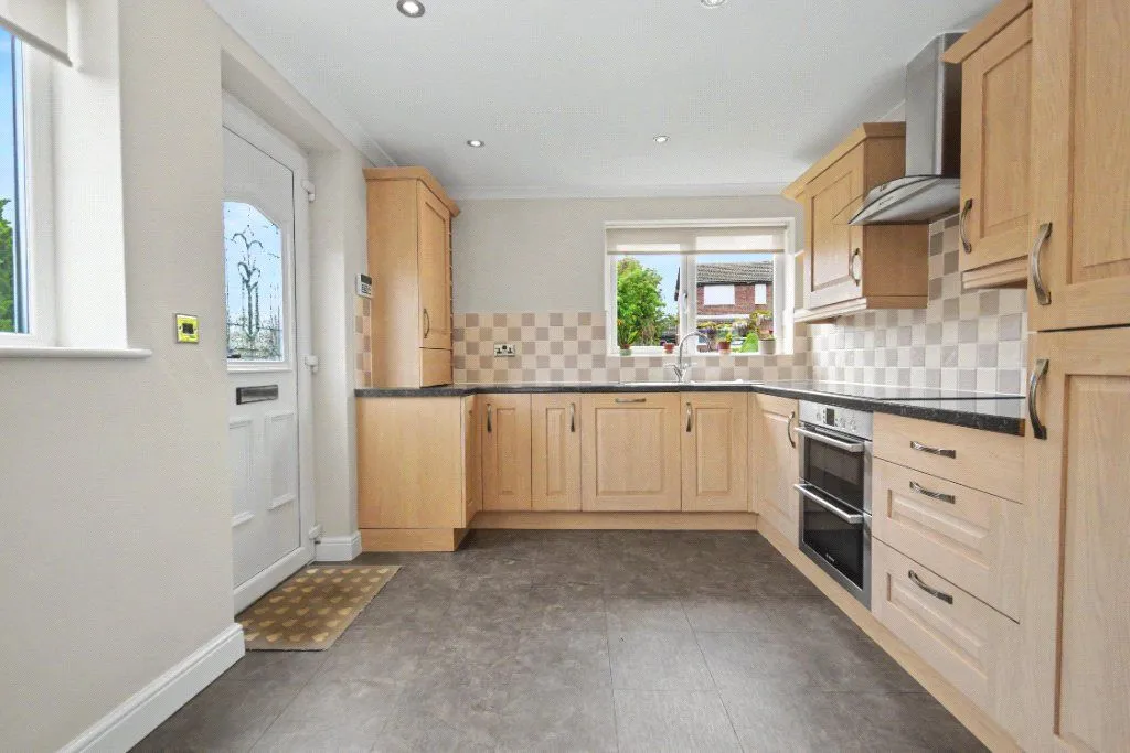 South Lane, Netherton, WF4, photo 2