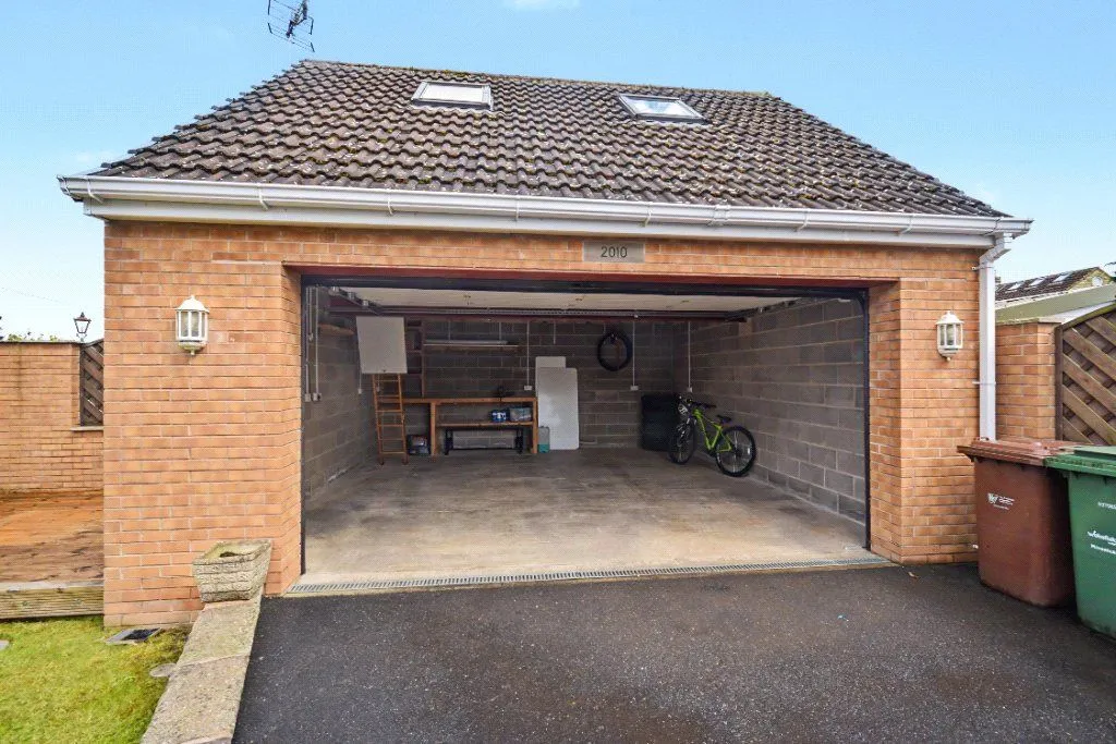South Lane, Netherton, WF4, photo 9