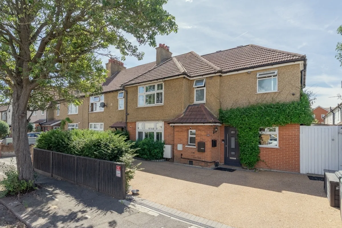 4 bed house to rent — Lilac Gardens London W5