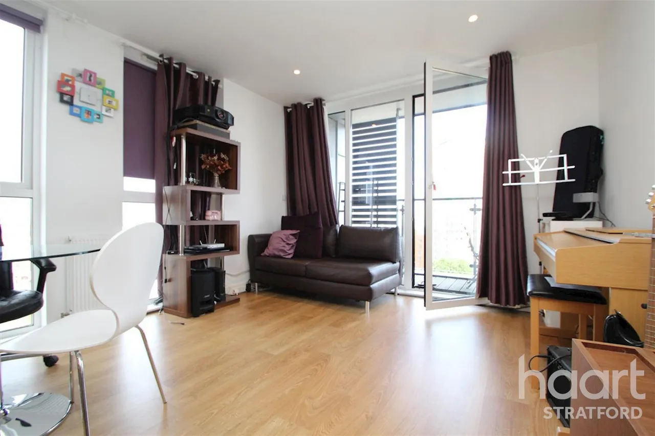 Stratford High Street, E15, photo 7