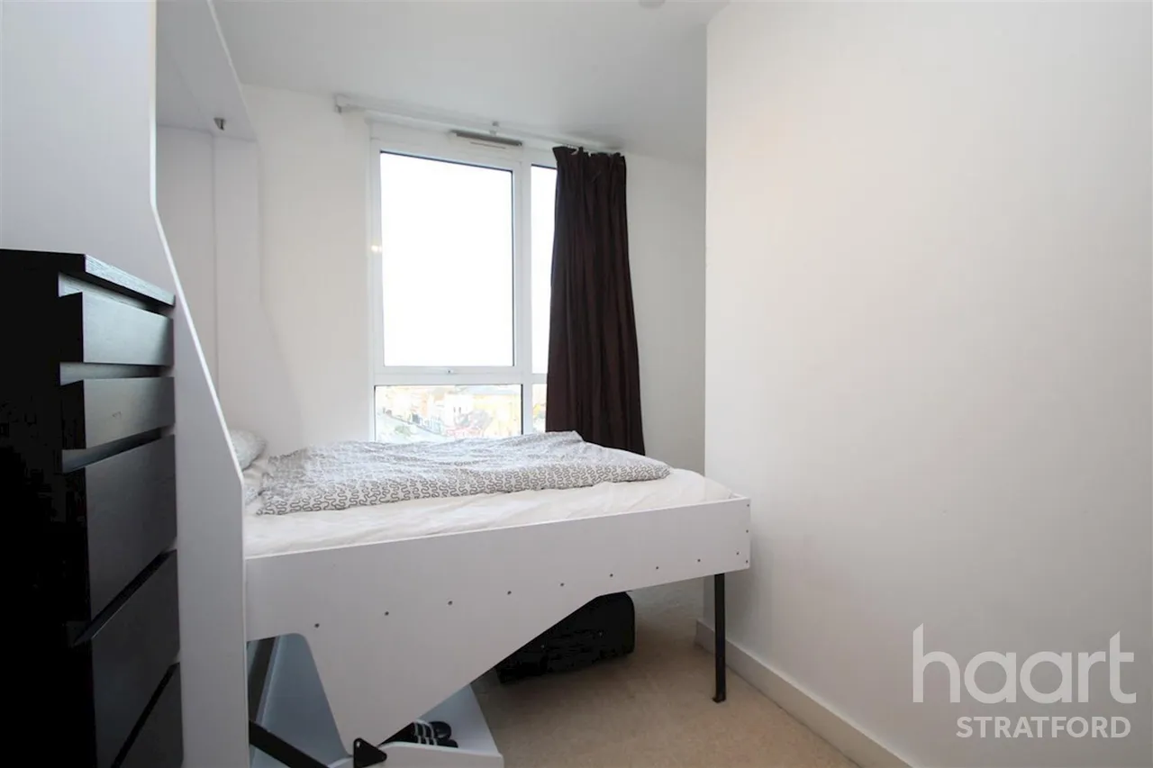 Stratford High Street, E15, photo 6