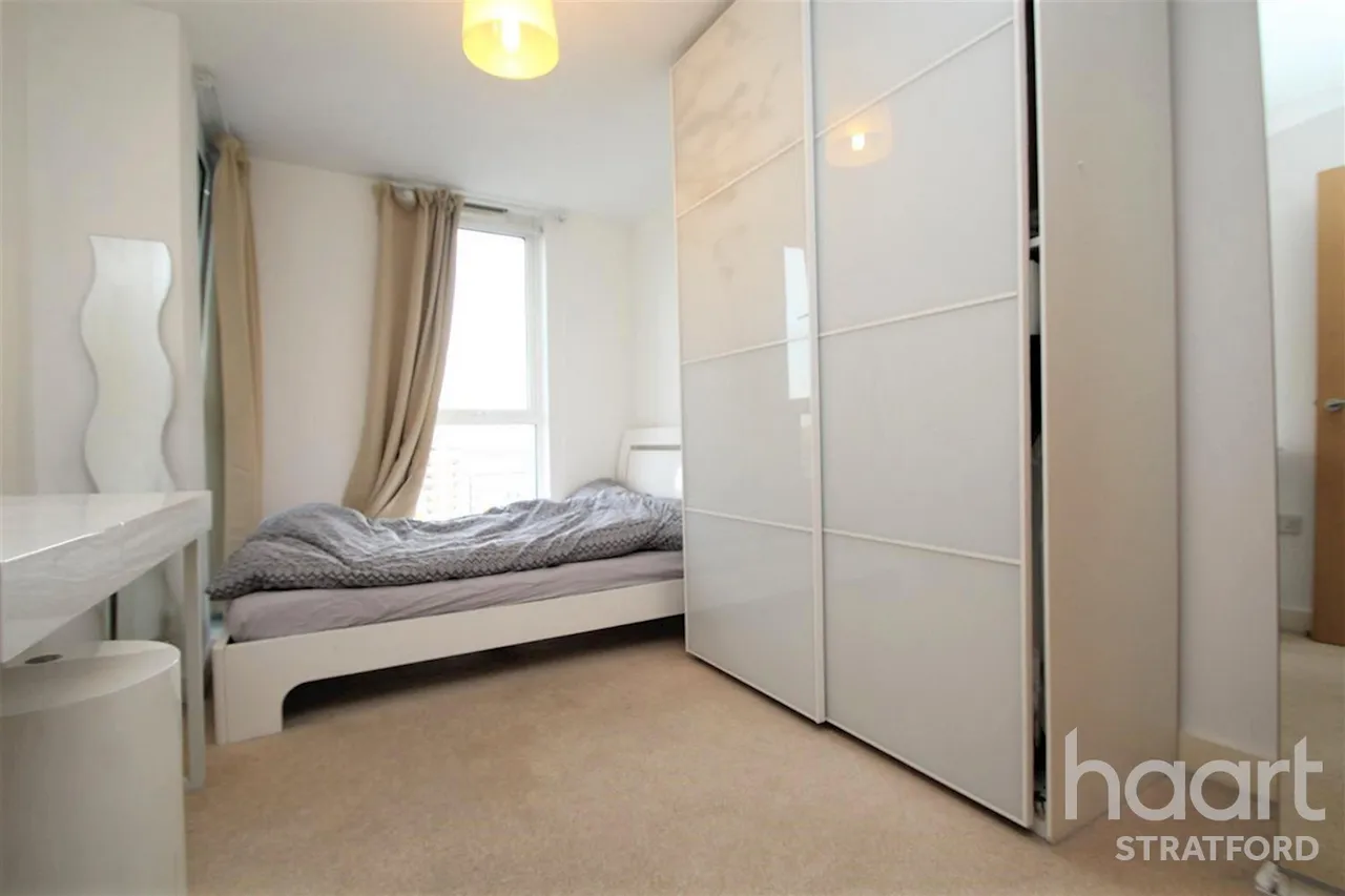 Stratford High Street, E15, photo 3