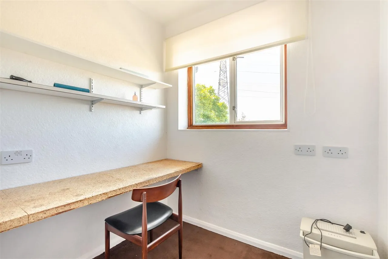Plover Road, Larkfield, photo 14