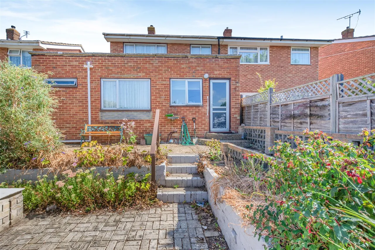 Plover Road, Larkfield, photo 15