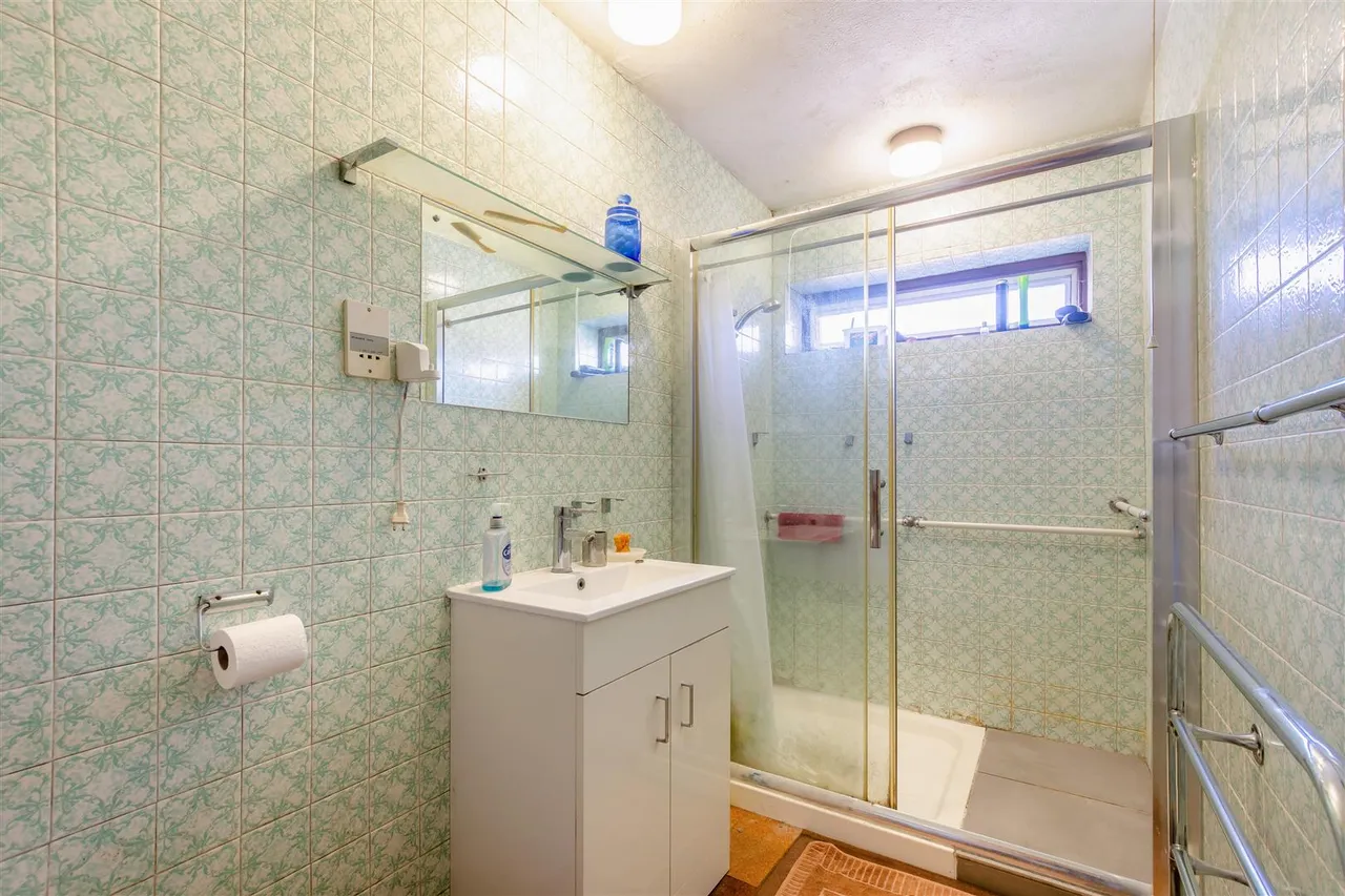 Plover Road, Larkfield, photo 11
