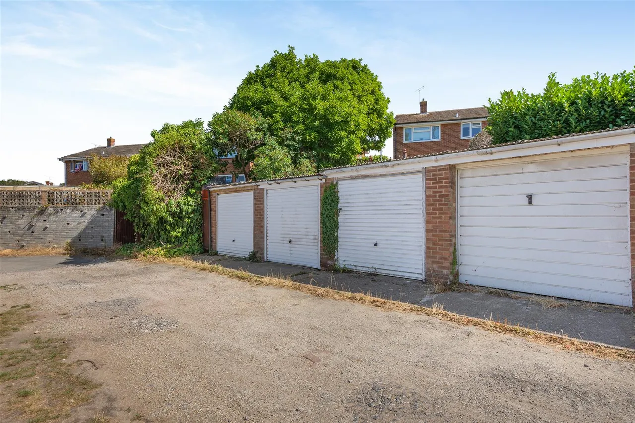 Plover Road, Larkfield, photo 17