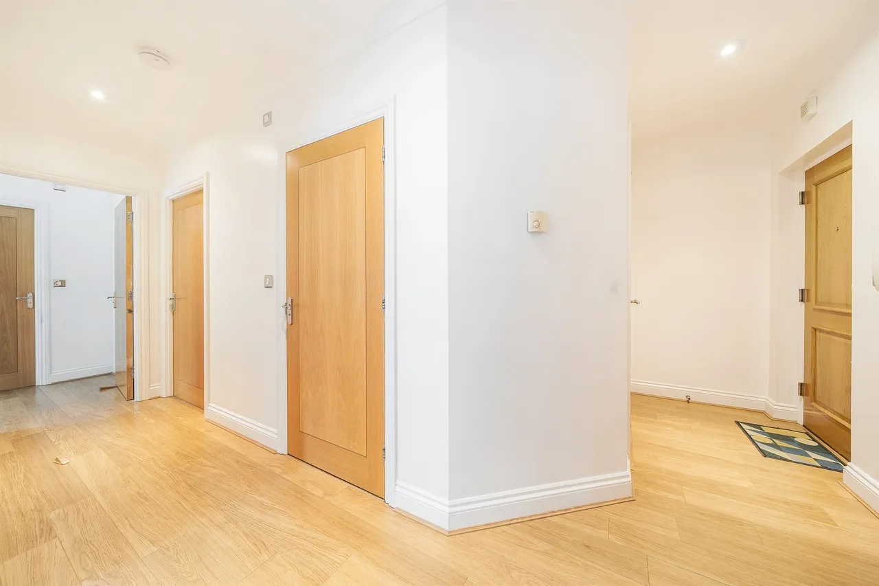 Shoppenhangers Road, Maidenhead, photo 5