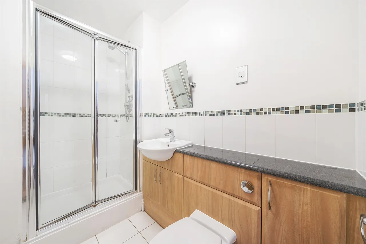 Shoppenhangers Road, Maidenhead, photo 8